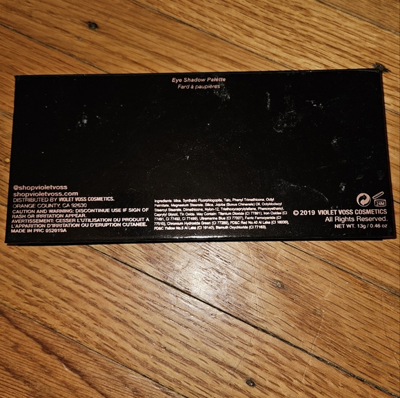 Never Used Violet Voss Essentials Eyeshadow Palette - Picture 3 of 3